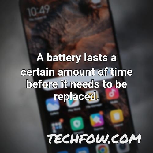 a battery lasts a certain amount of time before it needs to be replaced