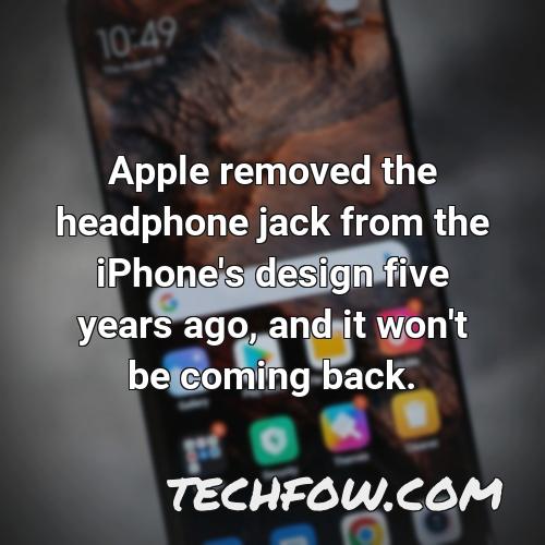 apple removed the headphone jack from the iphone s design five years ago and it won t be coming back 6