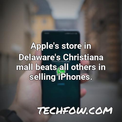 apple s store in delaware s christiana mall beats all others in selling iphones