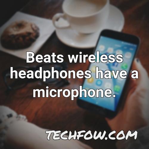 beats wireless headphones have a microphone