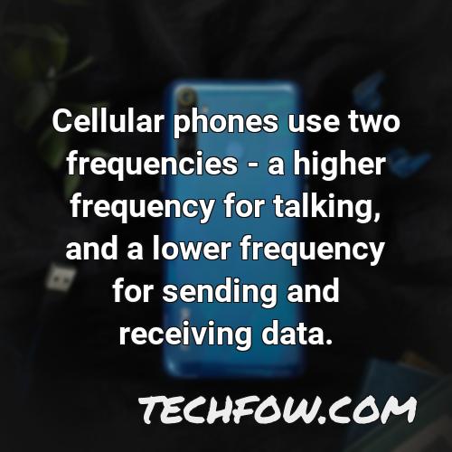 cellular phones use two frequencies a higher frequency for talking and a lower frequency for sending and receiving data