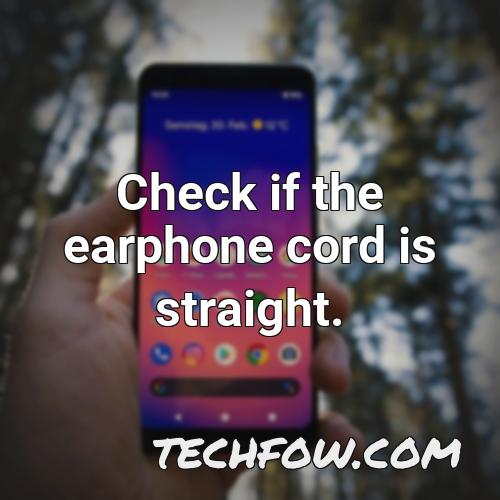 check if the earphone cord is straight