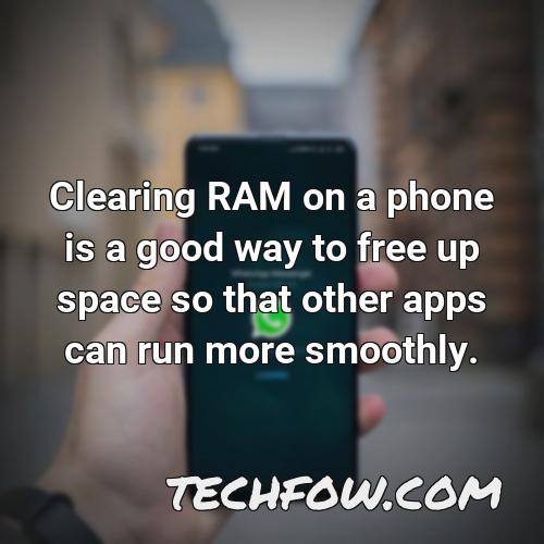 clearing ram on a phone is a good way to free up space so that other apps can run more smoothly
