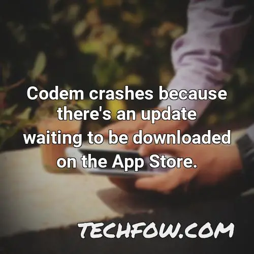 codem crashes because there s an update waiting to be downloaded on the app store