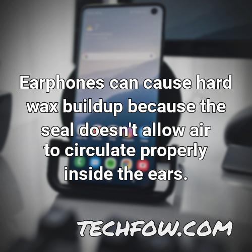 earphones can cause hard wax buildup because the seal doesn t allow air to circulate properly inside the ears