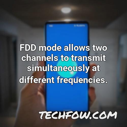 fdd mode allows two channels to transmit simultaneously at different frequencies