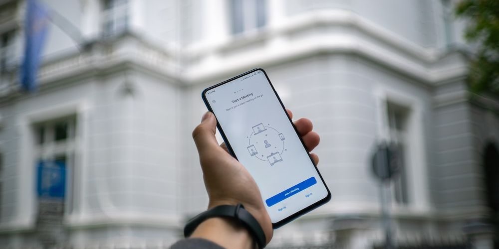 How Is Phone Screen Size Measured (Definitive Guide)