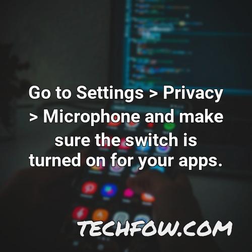 go to settings privacy microphone and make sure the switch is turned on for your apps