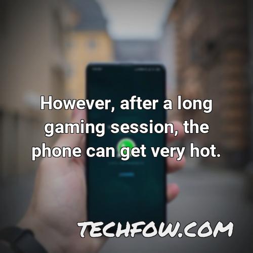 however after a long gaming session the phone can get very hot