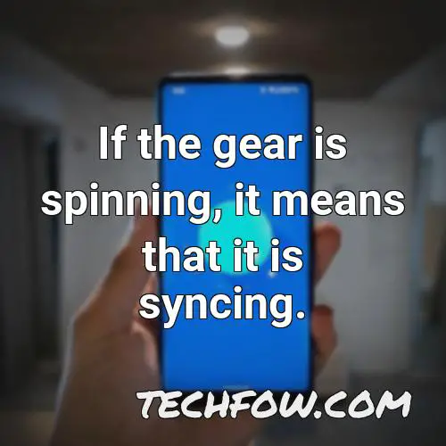 if the gear is spinning it means that it is syncing