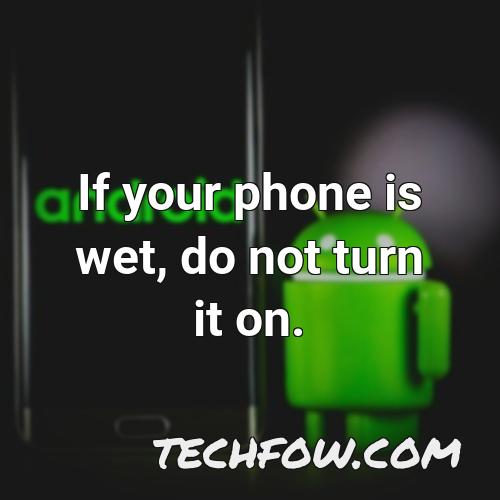 if your phone is wet do not turn it on