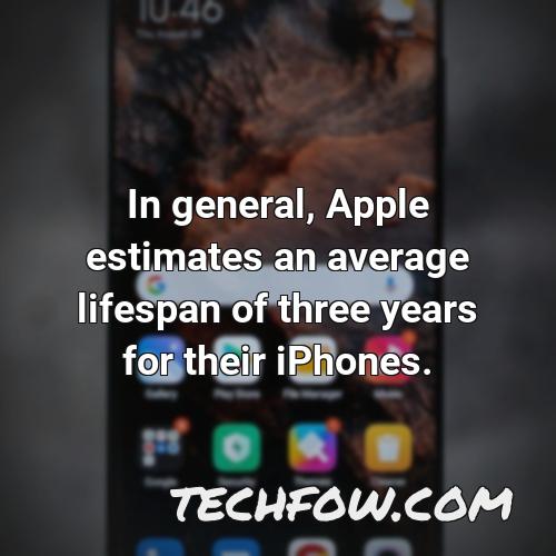 in general apple estimates an average lifespan of three years for their iphones