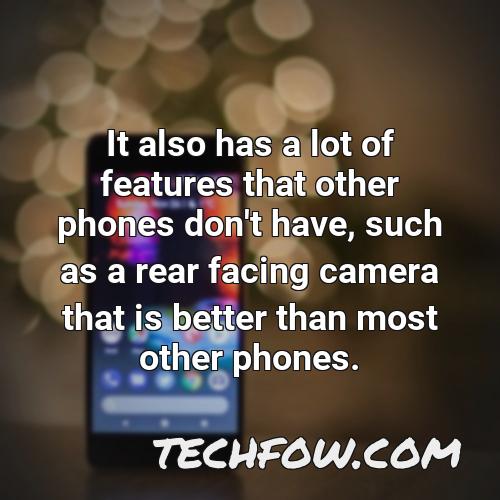 it also has a lot of features that other phones don t have such as a rear facing camera that is better than most other phones