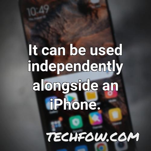 it can be used independently alongside an iphone 1