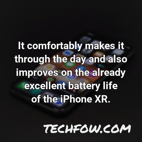 it comfortably makes it through the day and also improves on the already excellent battery life of the iphone