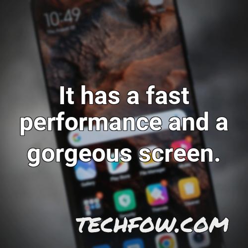 it has a fast performance and a gorgeous screen 1