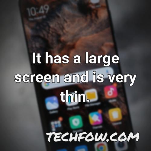 it has a large screen and is very thin