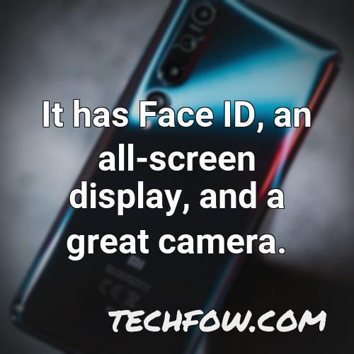 it has face id an all screen display and a great camera
