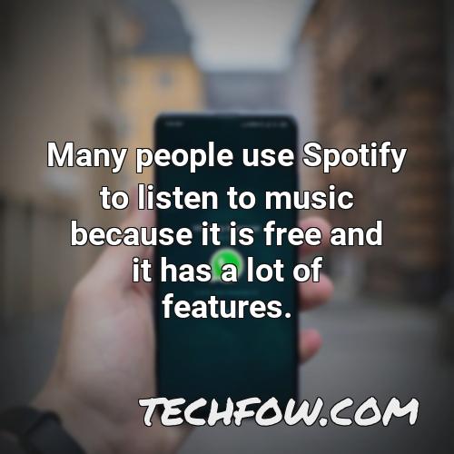 many people use spotify to listen to music because it is free and it has a lot of features