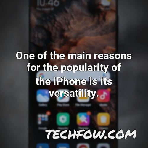 one of the main reasons for the popularity of the iphone is its versatility