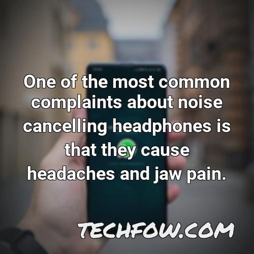 one of the most common complaints about noise cancelling headphones is that they cause headaches and jaw pain