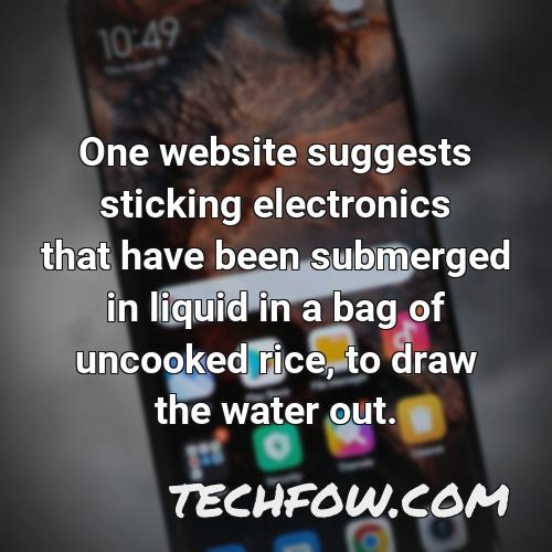 one website suggests sticking electronics that have been submerged in liquid in a bag of uncooked rice to draw the water out