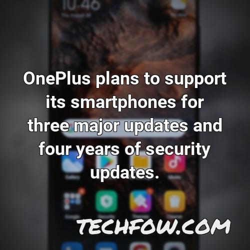 oneplus plans to support its smartphones for three major updates and four years of security updates
