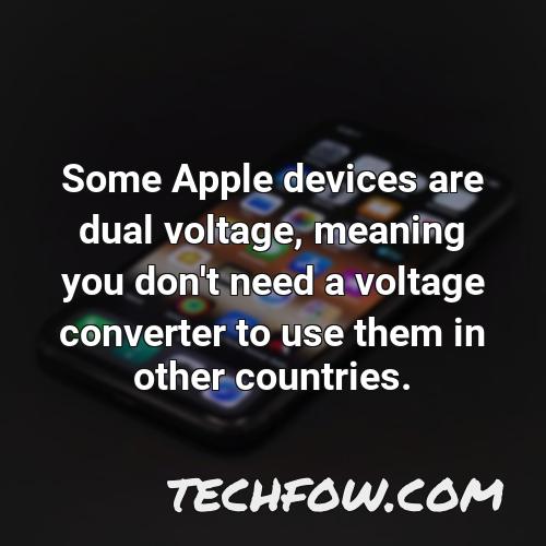 some apple devices are dual voltage meaning you don t need a voltage converter to use them in other countries