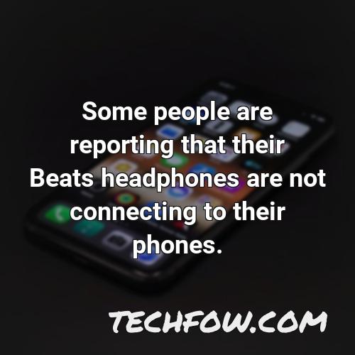 some people are reporting that their beats headphones are not connecting to their phones