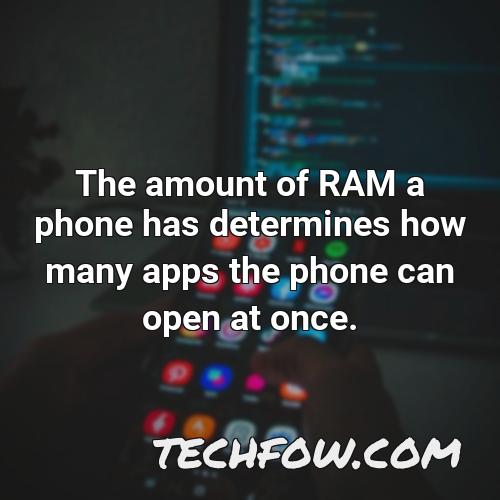 the amount of ram a phone has determines how many apps the phone can open at once