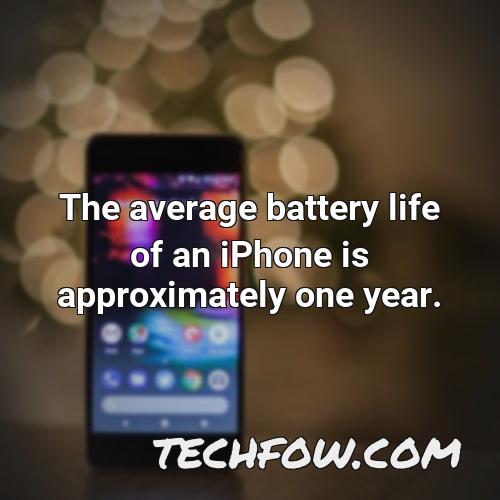the average battery life of an iphone is approximately one year