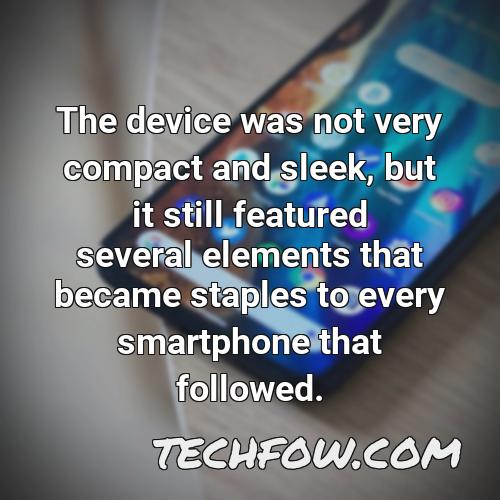 the device was not very compact and sleek but it still featured several elements that became staples to every smartphone that followed 1