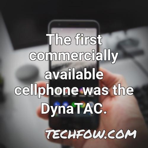 the first commercially available cellphone was the dynatac