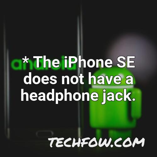 the iphone se does not have a headphone jack