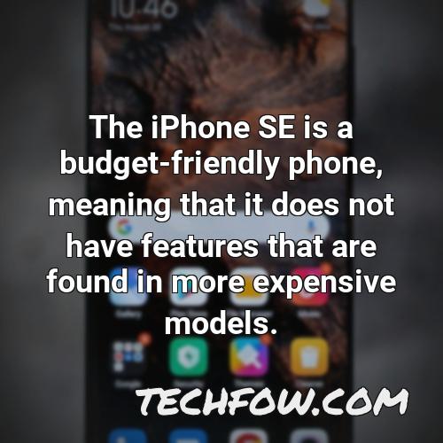 the iphone se is a budget friendly phone meaning that it does not have features that are found in more expensive models