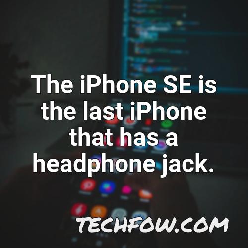 the iphone se is the last iphone that has a headphone jack