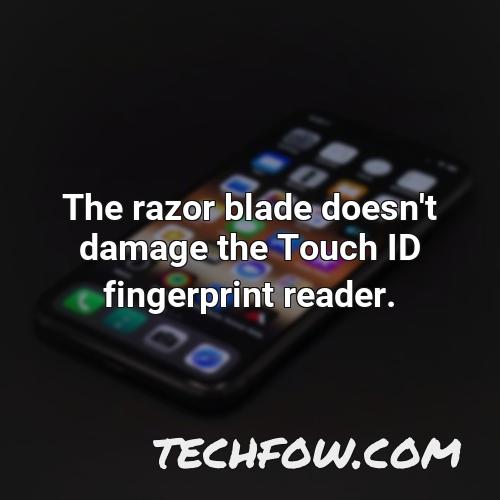 the razor blade doesn t damage the touch id fingerprint reader