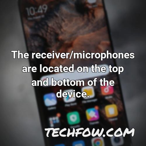 the receiver microphones are located on the top and bottom of the device