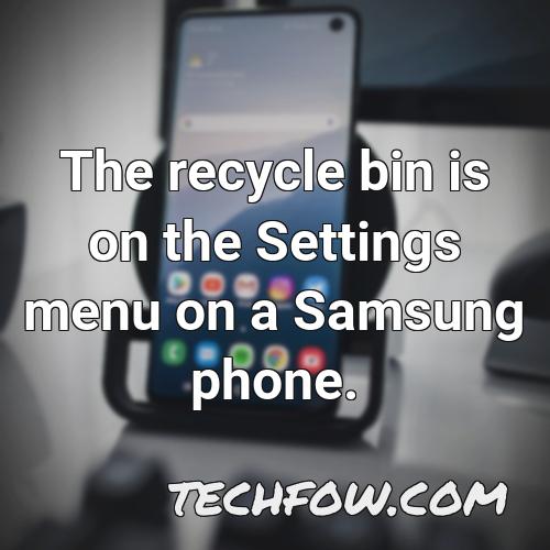 the recycle bin is on the settings menu on a samsung phone