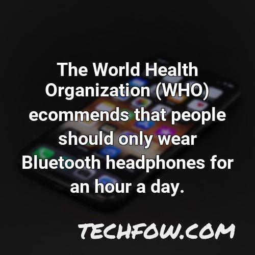 the world health organization who ecommends that people should only wear bluetooth headphones for an hour a day