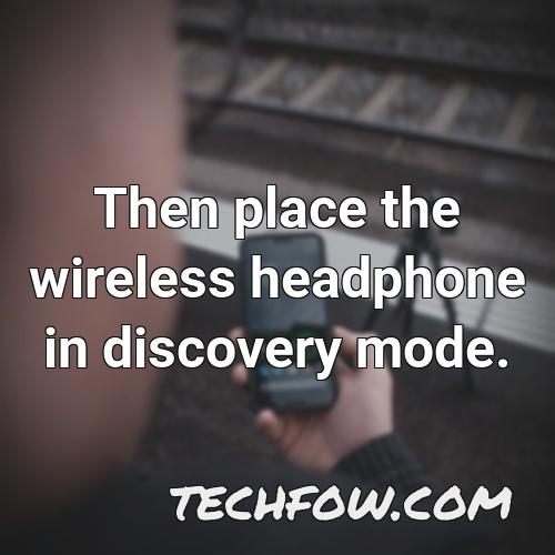 then place the wireless headphone in discovery mode