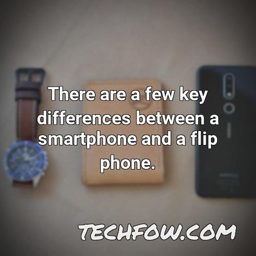 there are a few key differences between a smartphone and a flip phone