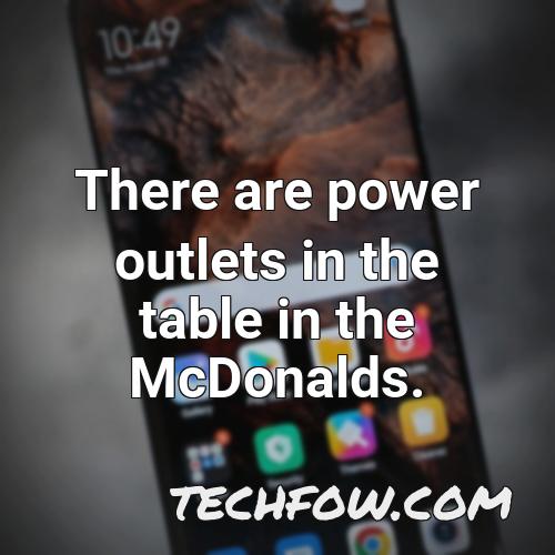 there are power outlets in the table in the mcdonalds