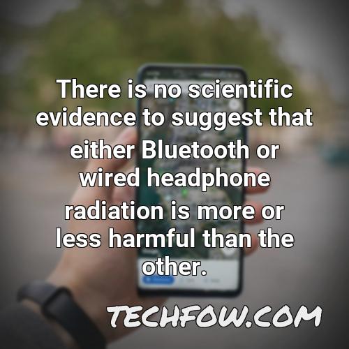 there is no scientific evidence to suggest that either bluetooth or wired headphone radiation is more or less harmful than the other