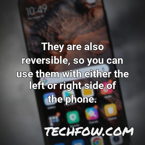 they are also reversible so you can use them with either the left or right side of the phone