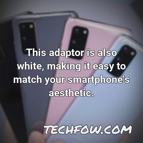 this adaptor is also white making it easy to match your smartphone s aesthetic