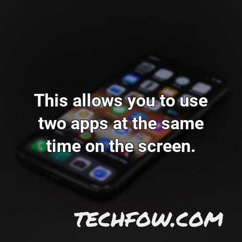 this allows you to use two apps at the same time on the screen