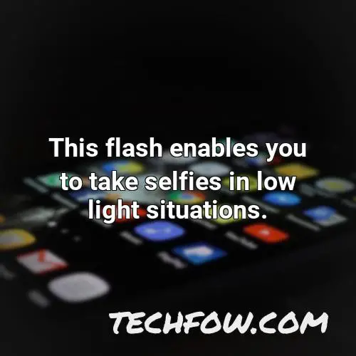 this flash enables you to take selfies in low light situations