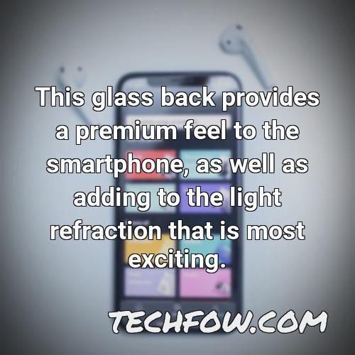 this glass back provides a premium feel to the smartphone as well as adding to the light refraction that is most