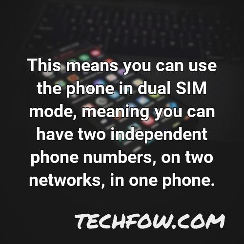 this means you can use the phone in dual sim mode meaning you can have two independent phone numbers on two networks in one phone